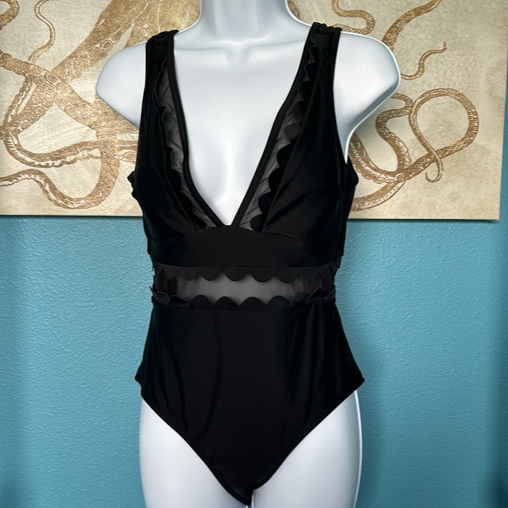 Cupshe one piece in black